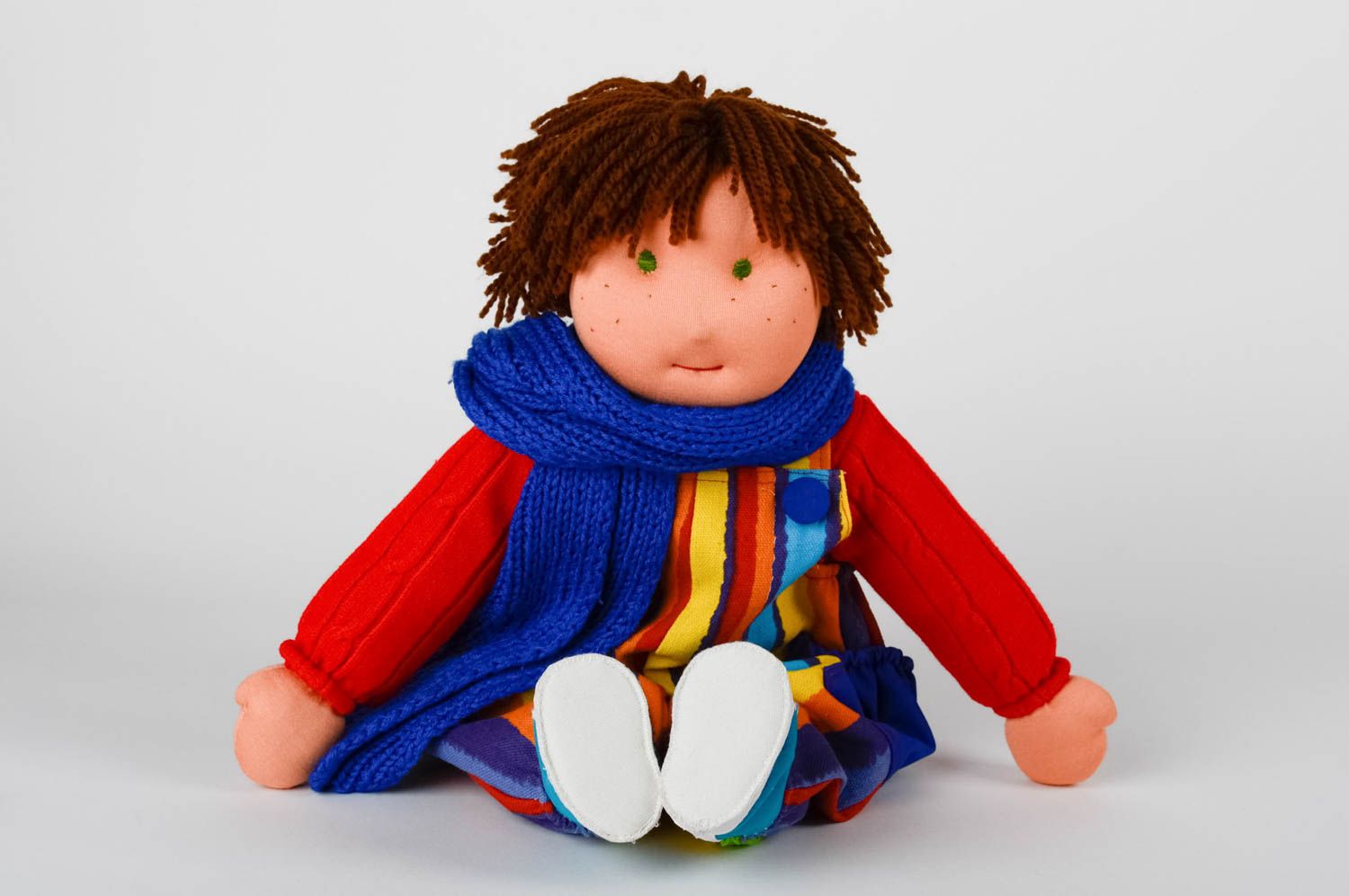 Игрушка кукла из ткани мальчик в комбинезоне разноцветная красивая хэнд мейд фото 3