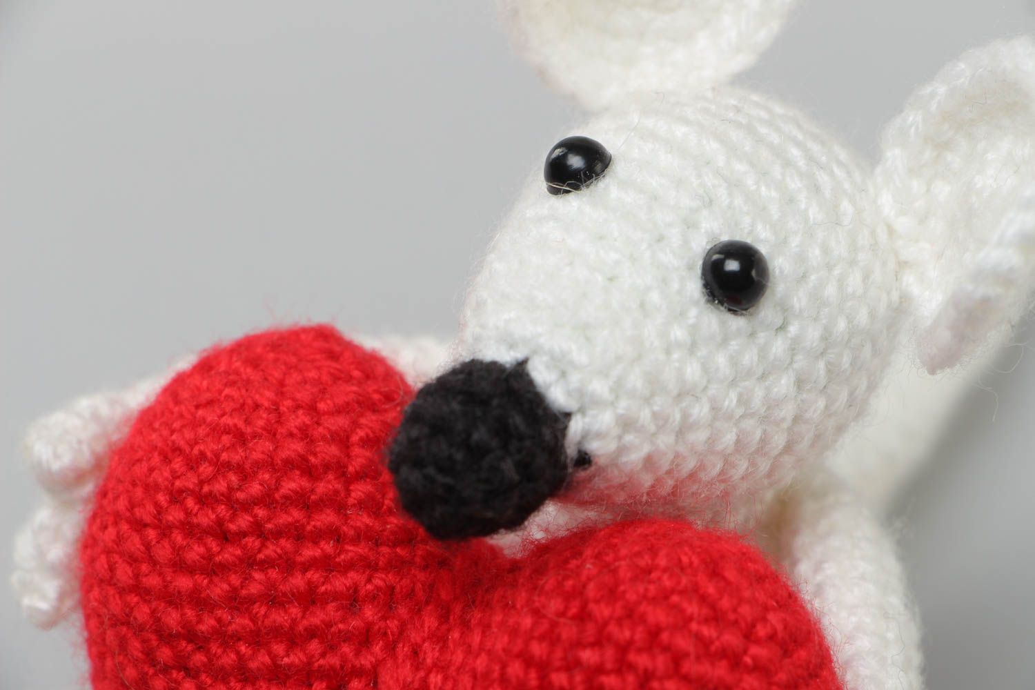Handmade soft toy crocheted of acrylics in the shape of white mouse with heart photo 3