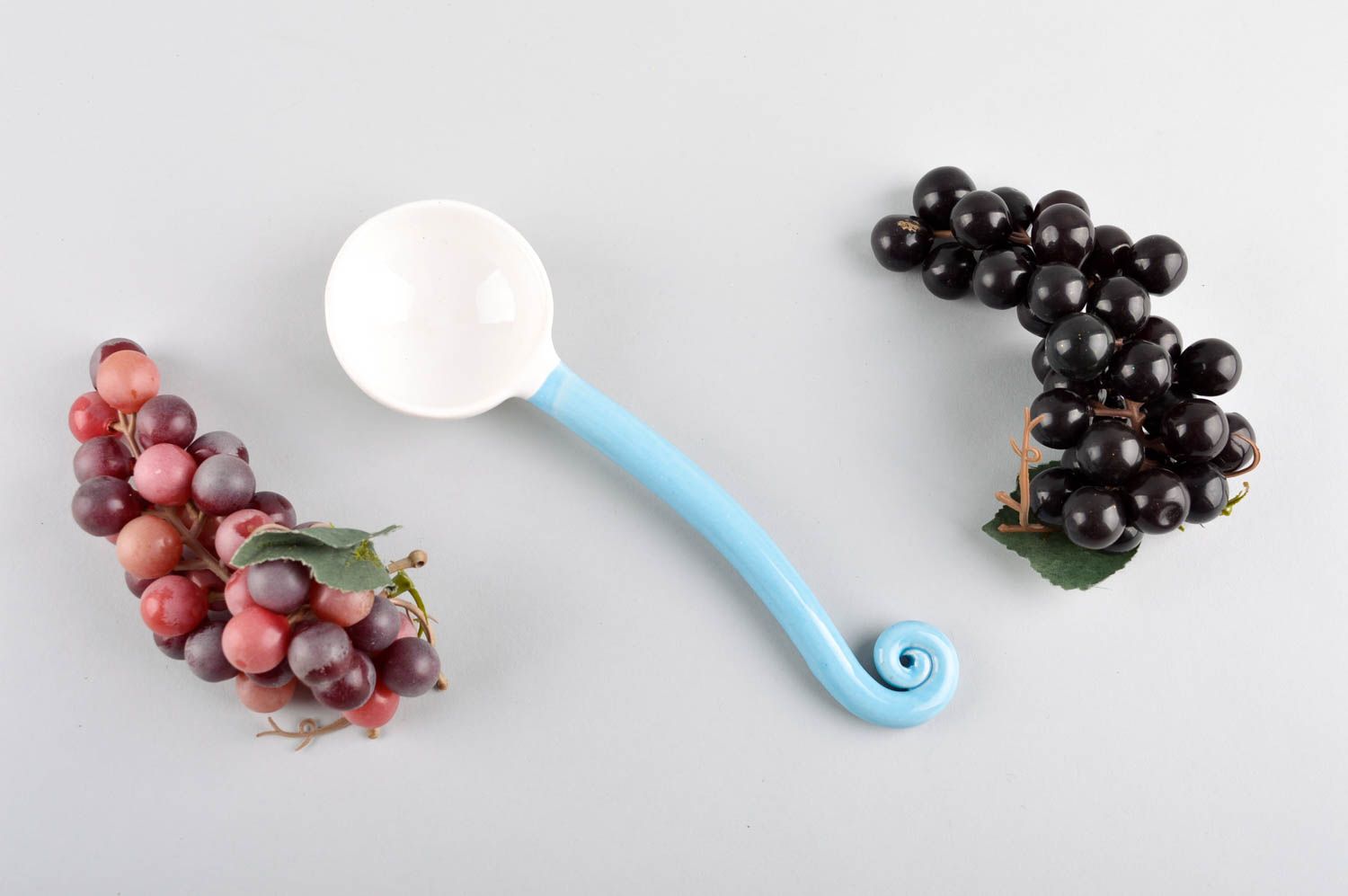 Столовый прибор handmade керамическая посуда маленькая ложка с голубой ручкой фото 1