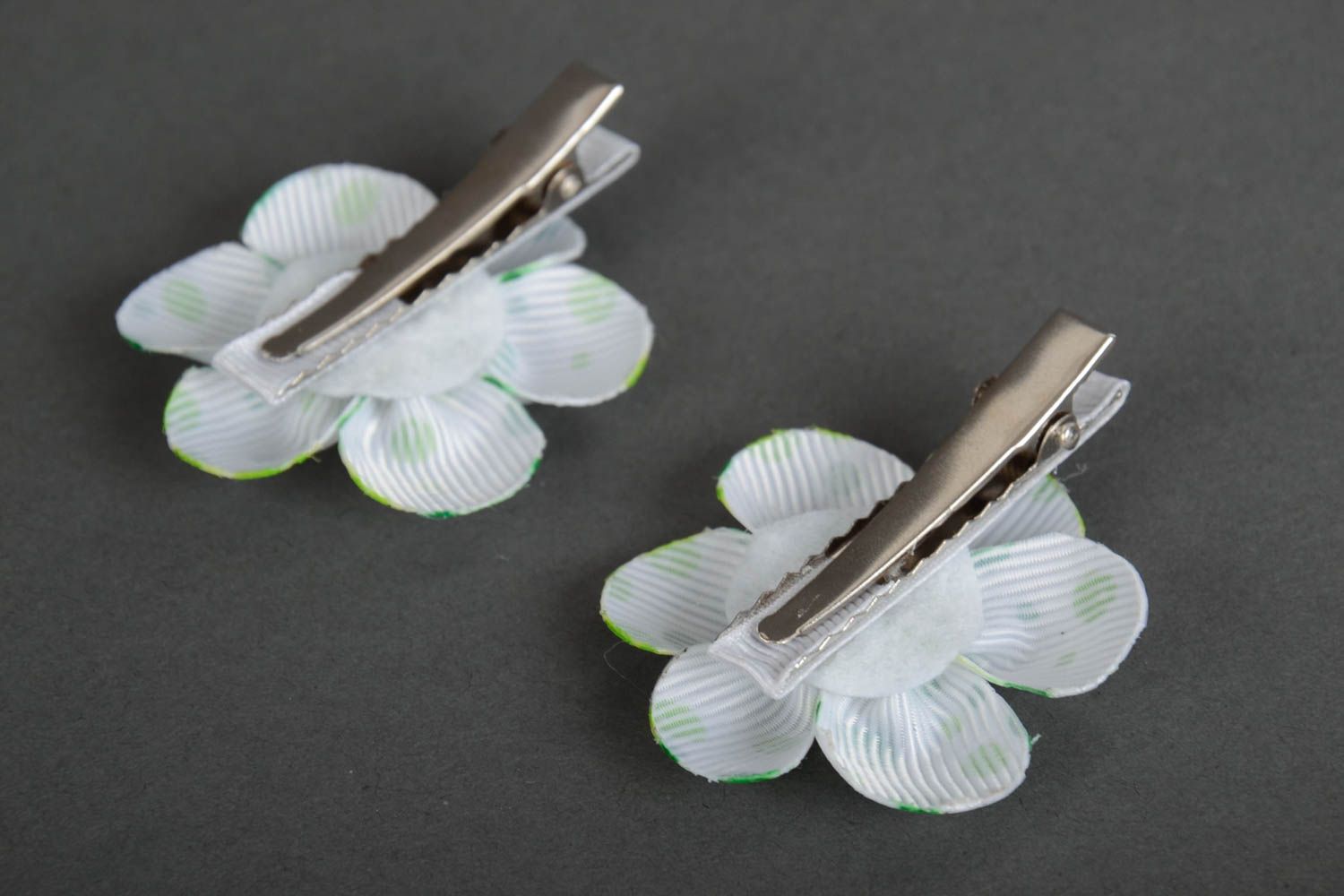 Set of 2 homemade hair clips with satin ribbon flowers in white and green colors photo 3