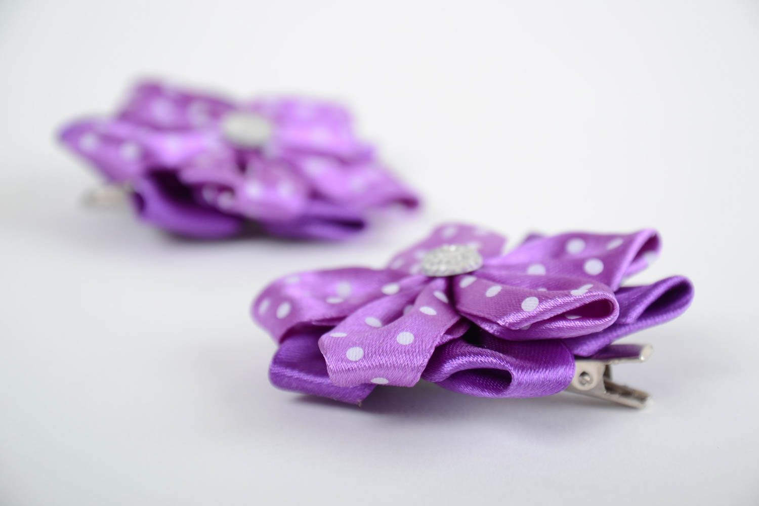 Set of 2 handmade decorative hair clips with violet ribbon flowers for kids photo 4