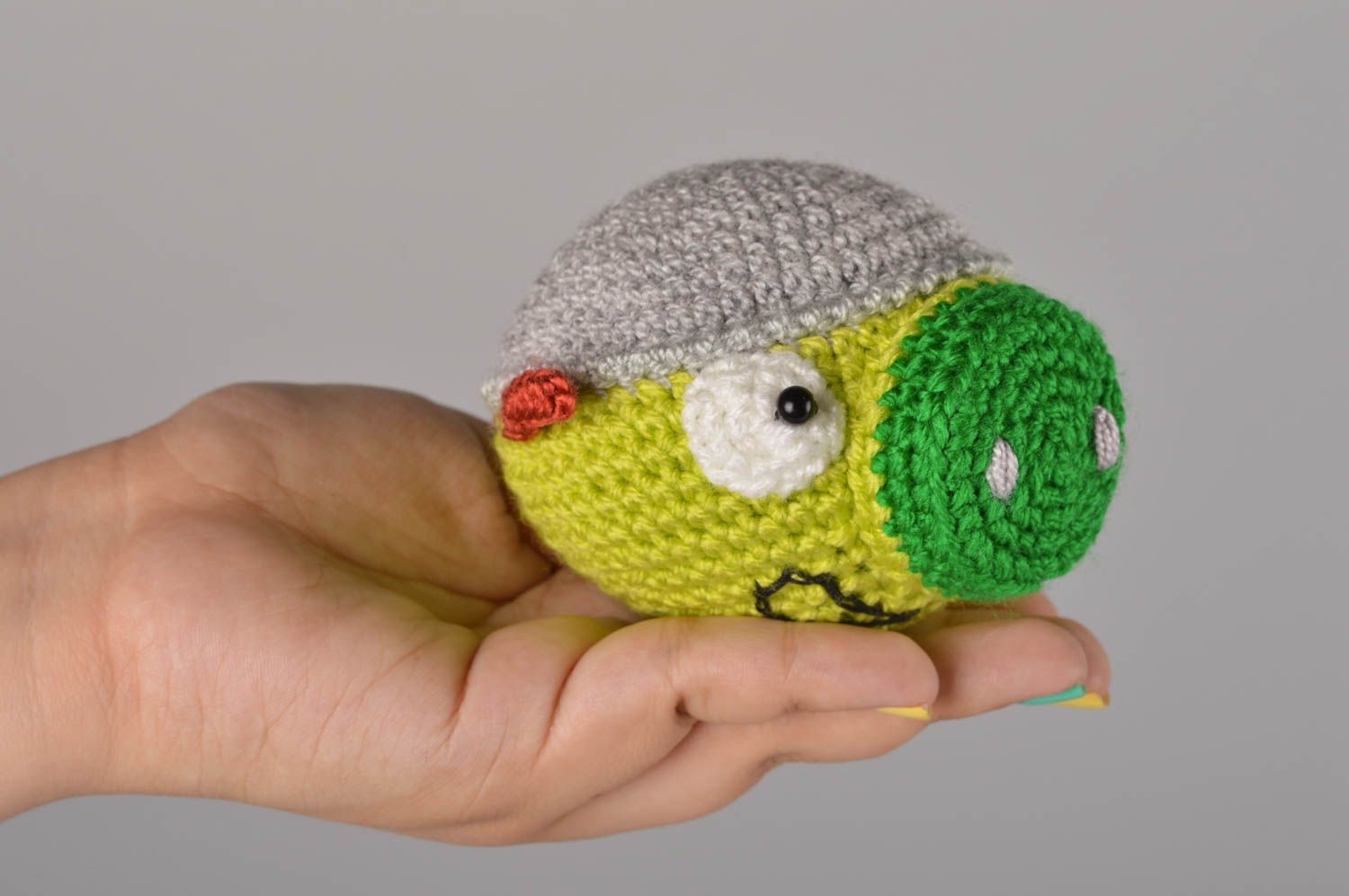 Jouet cochon en casque fait main Peluche tricotée au crochet Cadeau pour enfant photo 2