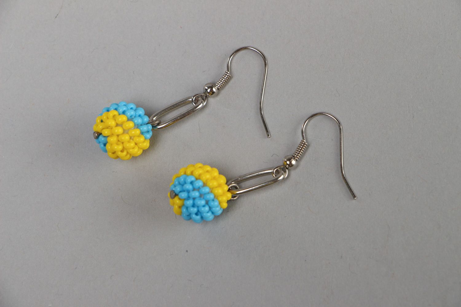 Yellow and blue beaded long earrings photo 1
