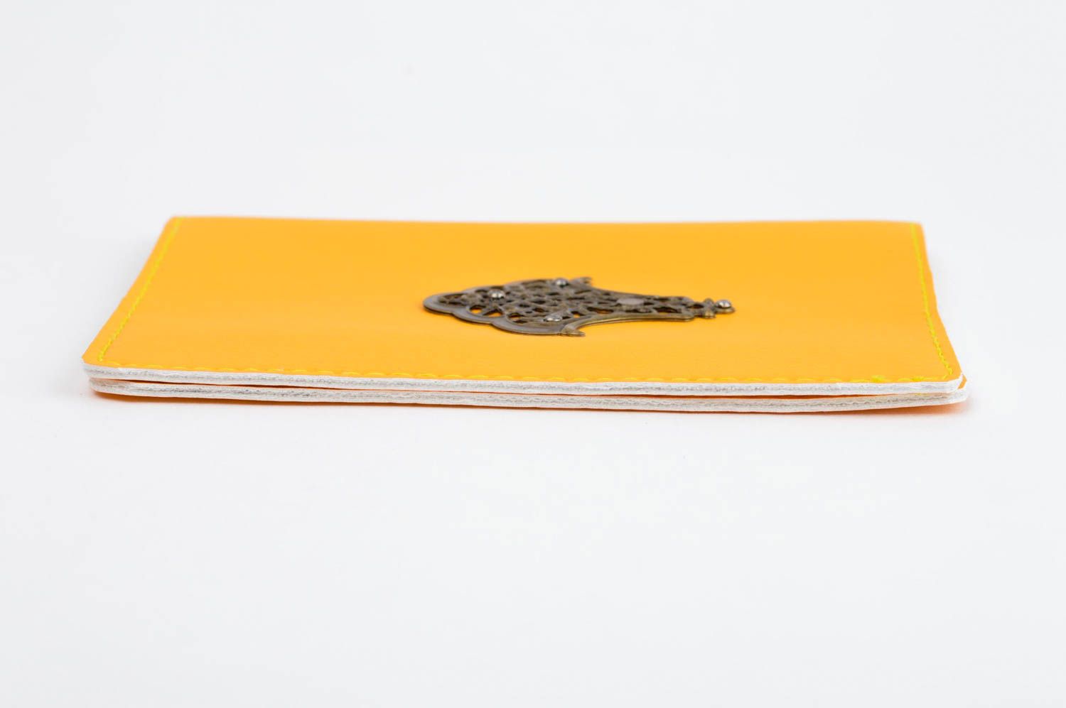 Porte passeport cuir artificiel jaune fait main Cadeau original tendance photo 2