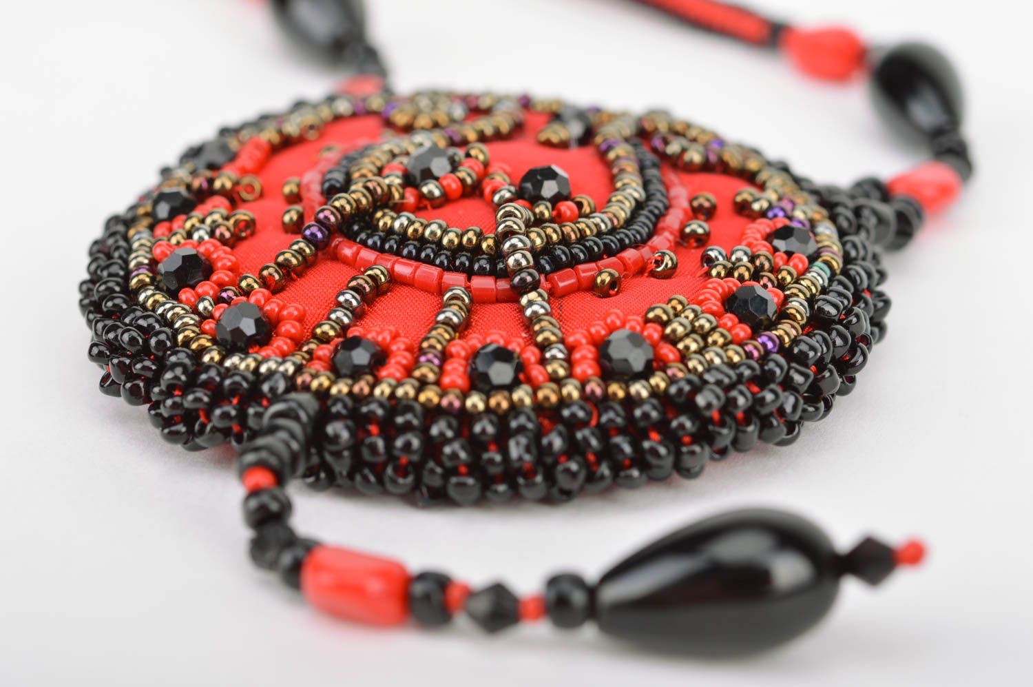 Handmade elegant bead embroidered pendant necklace massive red and black photo 4