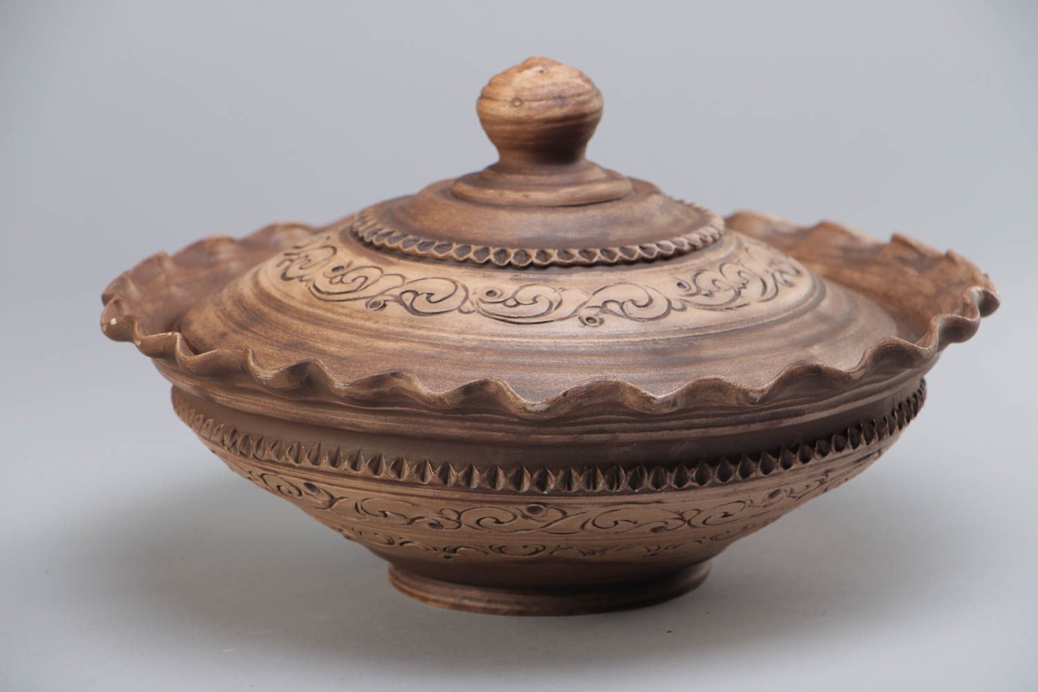 Handmade designer festive ceramic pot with lid kilned with milk 1.8 l photo 2