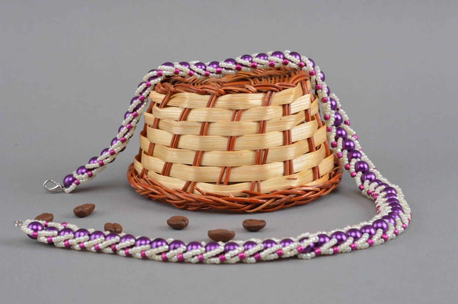 Оригинальное женское ожерелье из бисера и бусин ручной работы Ядра сирени  фото 1