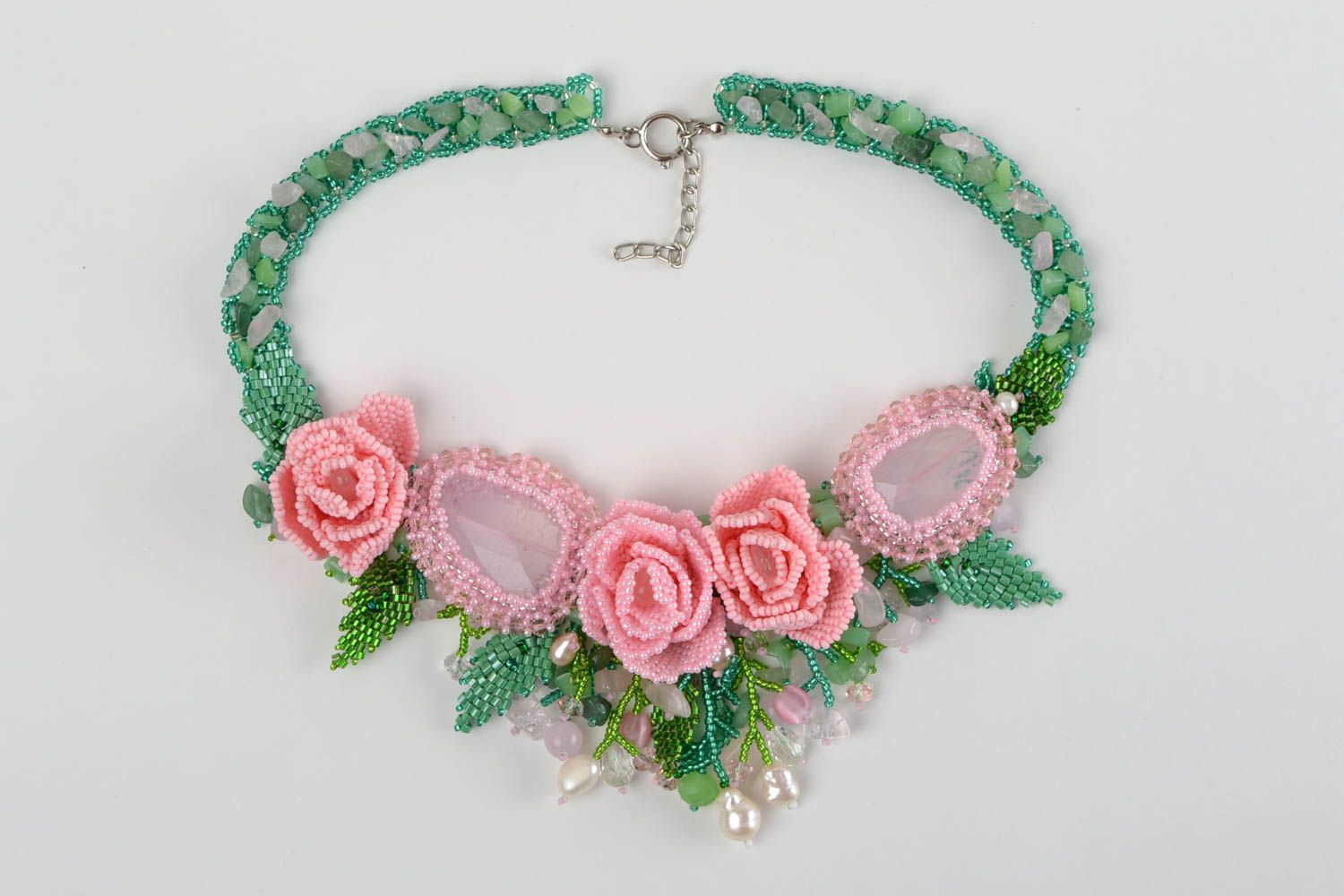 Ожерелье из бисера и натуральных камней розовое цветочное ручной работы фото 2
