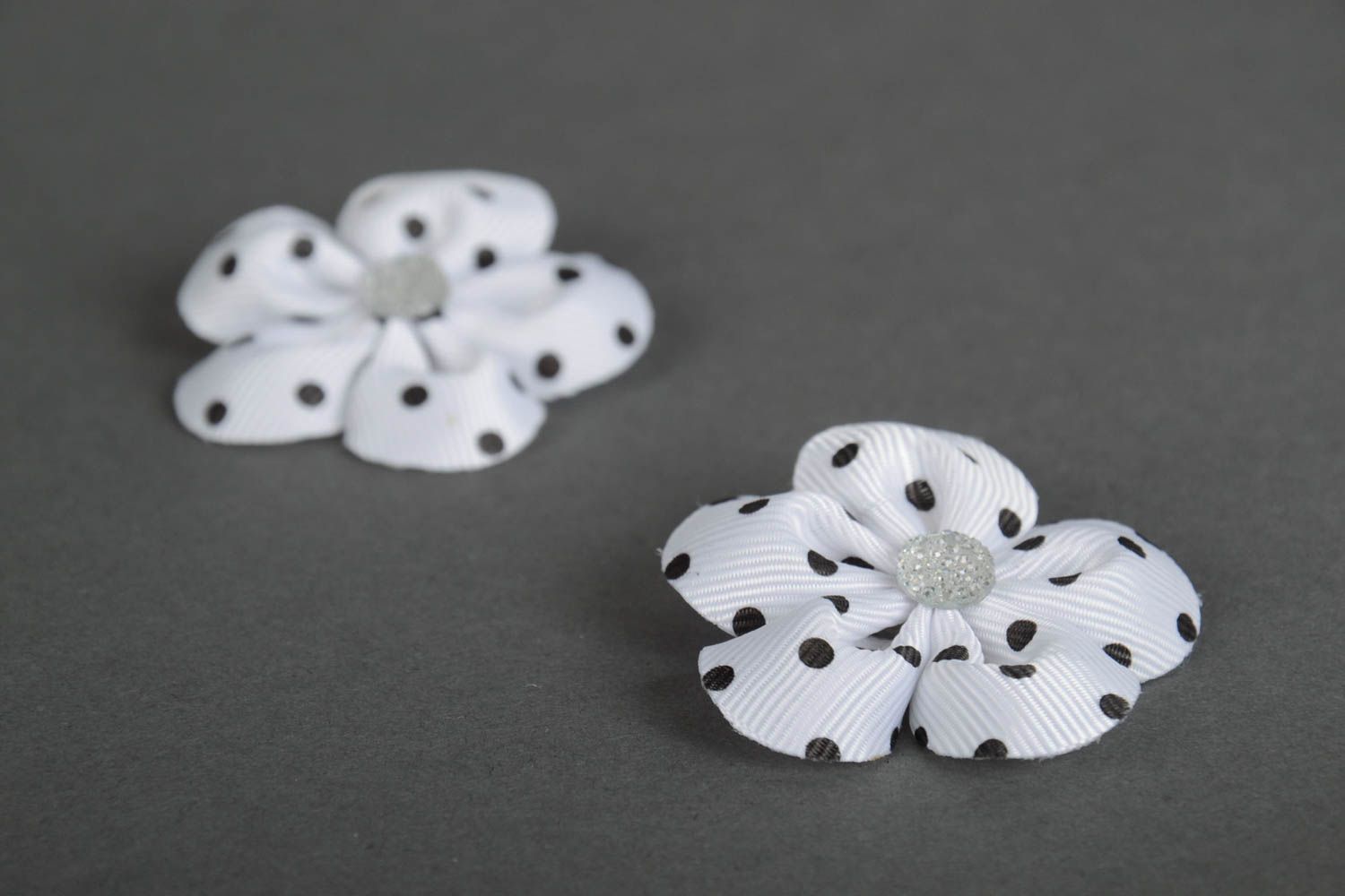 Set of 2 homemade hair clips with white and black polka dot ribbon flowers photo 4