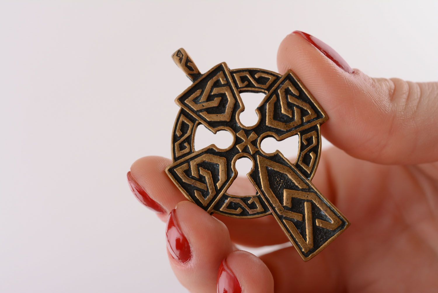 Бронзовый кулон в виде кельтского креста  фото 4