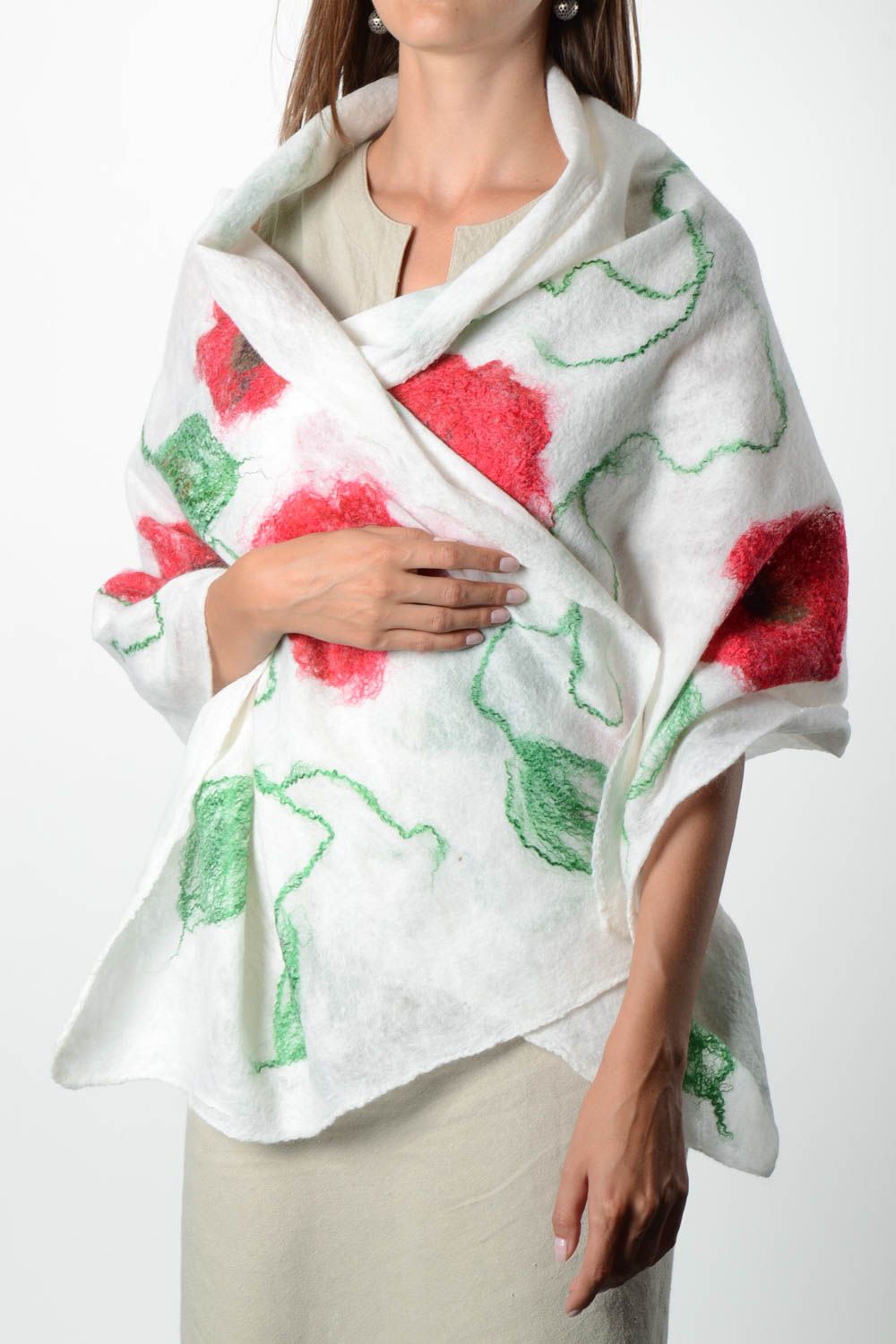Женский шарф палантин ручной работы валяный палантин из шерсти белый в цветы фото 1