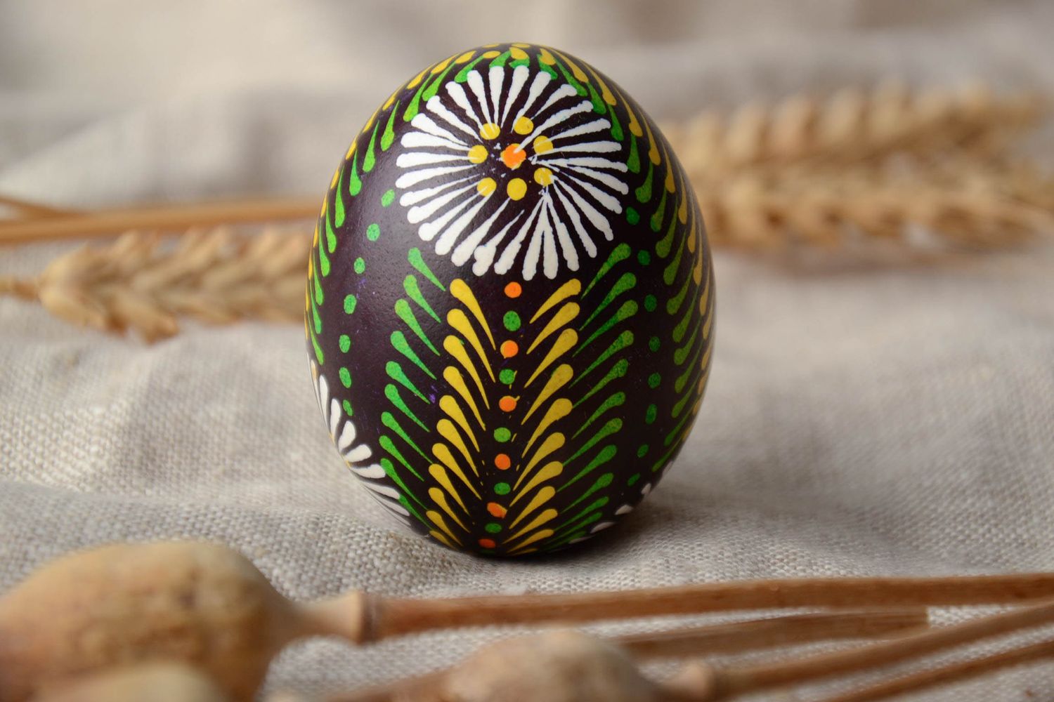 Huevo de Pascua hecho a mano con símbolos lemkos  foto 1