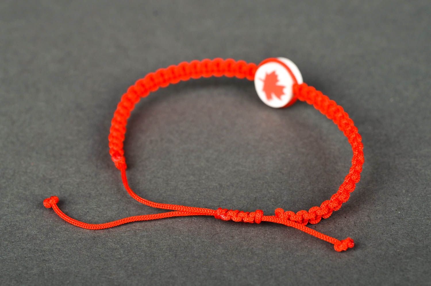 Bracelet fantaisie rouge Bijou fait main tressé Accessoire original pour femme  photo 5