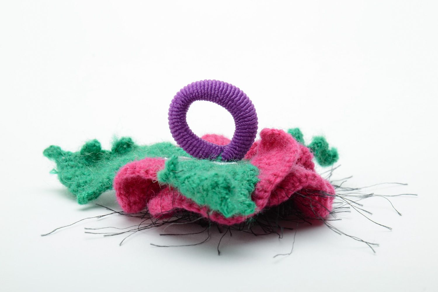 Élastique cheveux fait main avec fleur en fils acryliques et cotonniers photo 4