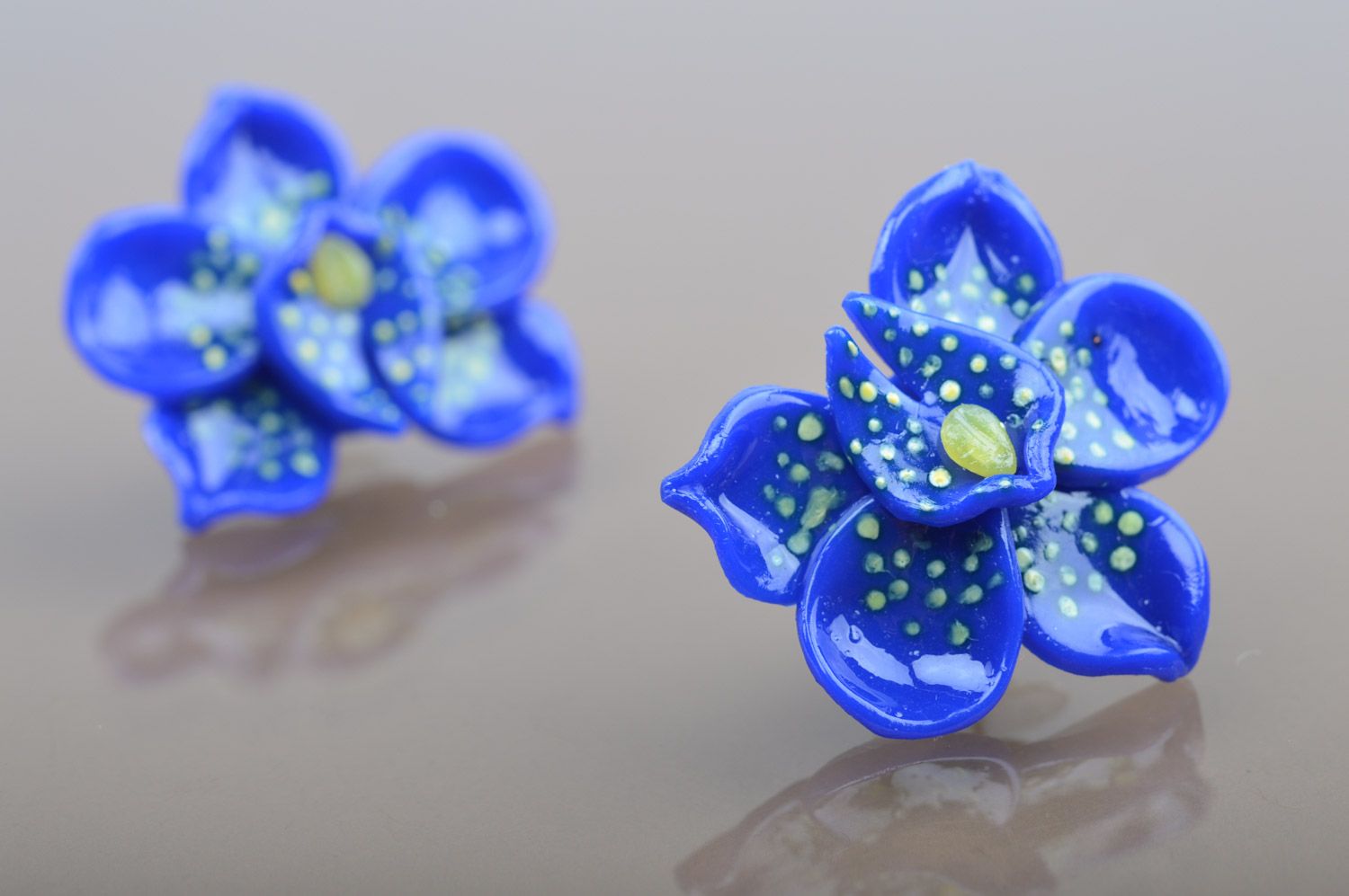 Handmade bright blue flower stud earrings in the shape of orchids for women photo 3