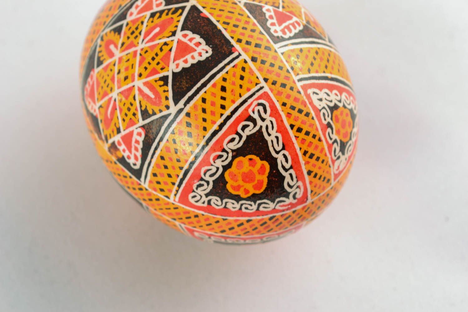 Oeuf de Pâques décoratif fait main souvenir peint avec ornement original photo 2