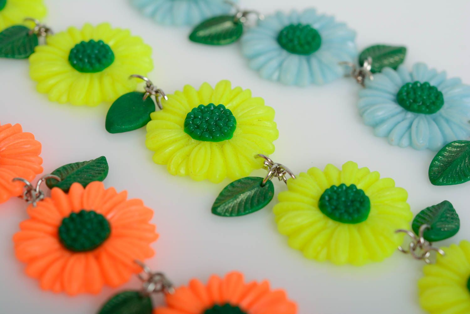 Ultra-bright neon green  flowers chain bracelet for a young girl photo 5