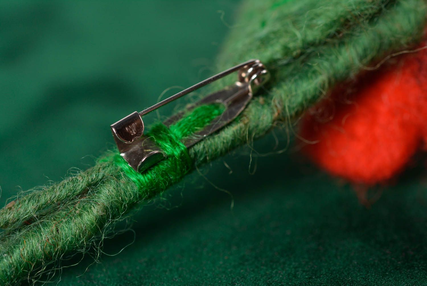 Broche coquelicot rouge Bijou fait main en laine feutrée élégante Cadeau femme photo 5
