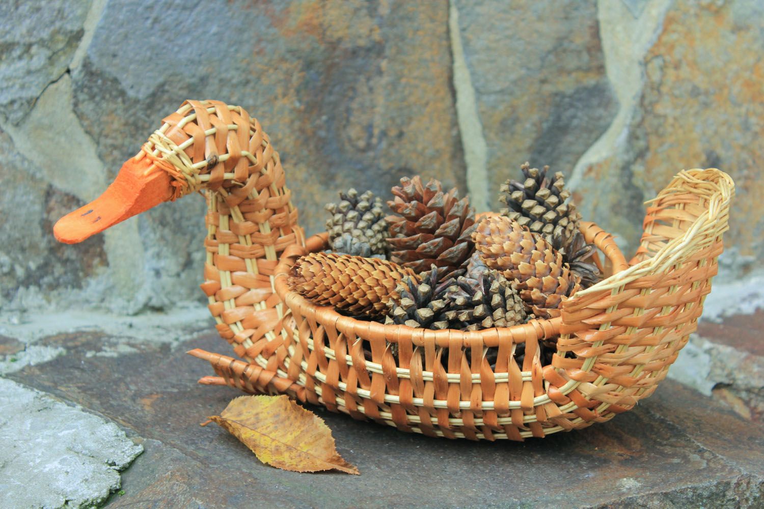 Woven basket Duck photo 1