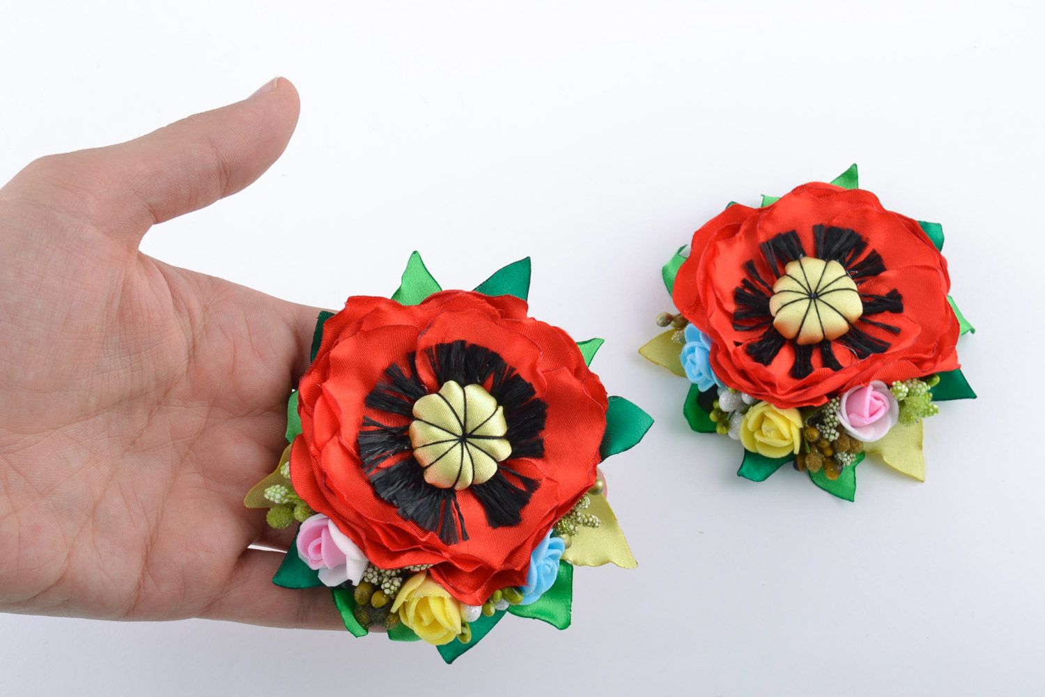 Set of 2 handmade decorative hair clips with colorful felt and satin flowers photo 2