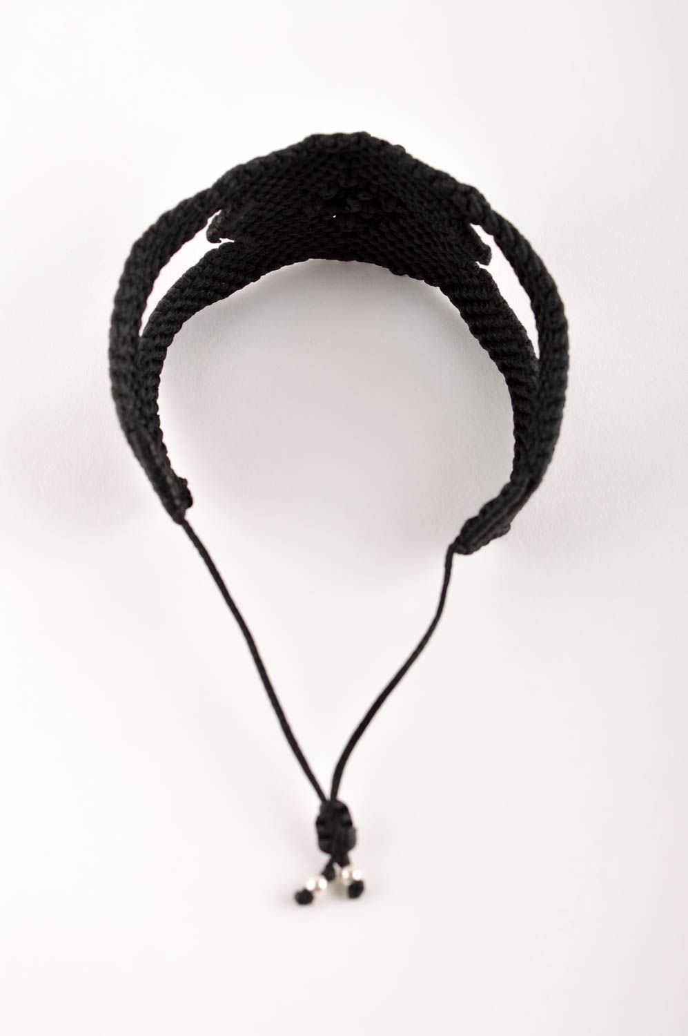 Украшение ручной работы черный браслет из ниток подарок девушке макраме фото 4