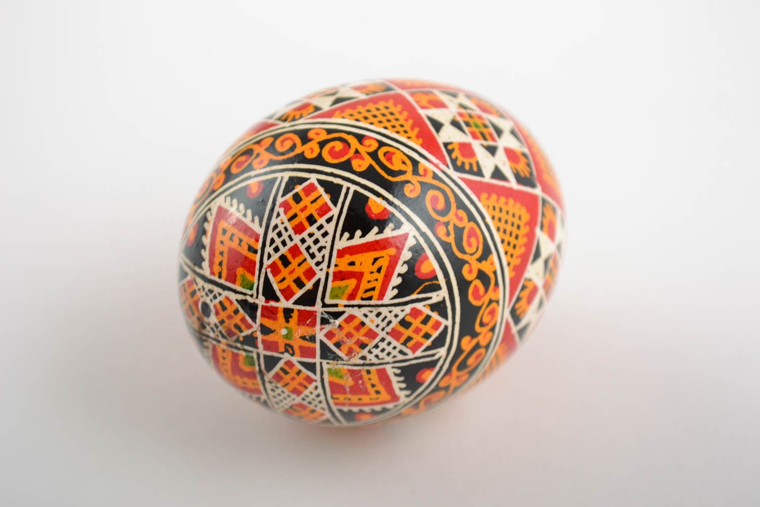 Huevo de Pascua hecho a mano pintado con acrílicos con caballo corriendo  foto 3