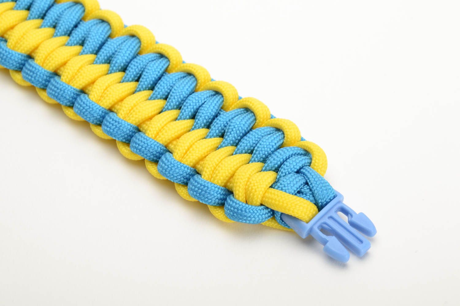 Bracelet paracord fait main tressé en cordes jaune et bleu original pratique photo 2