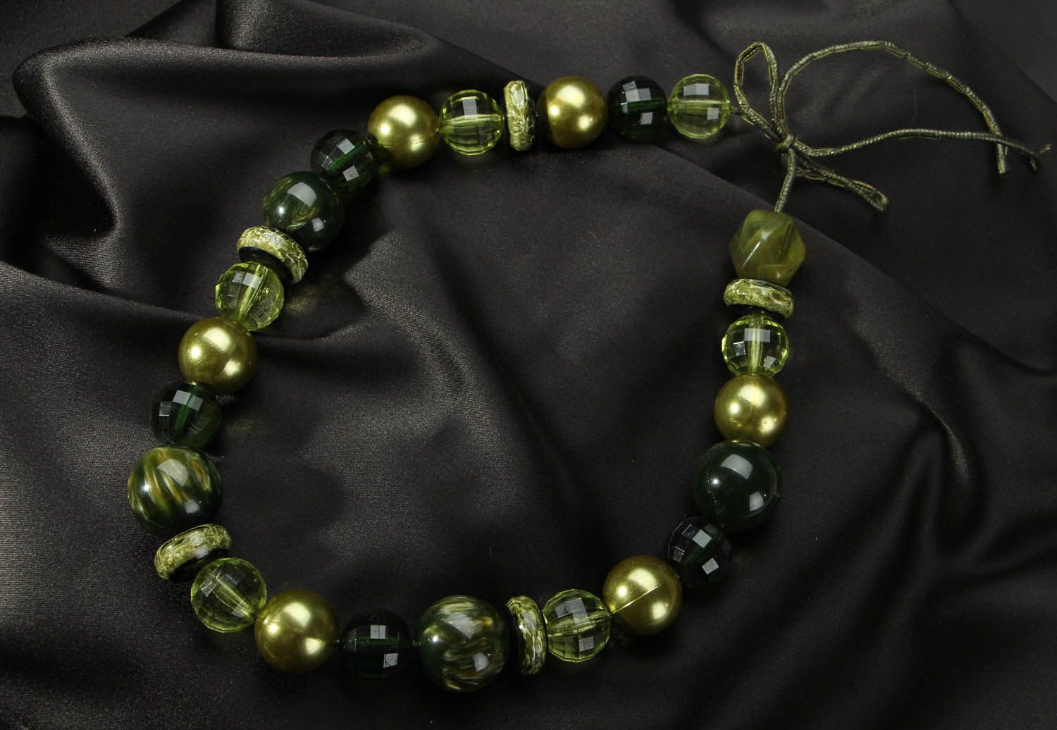 Collier de perles fantaisie vertes fait main photo 1