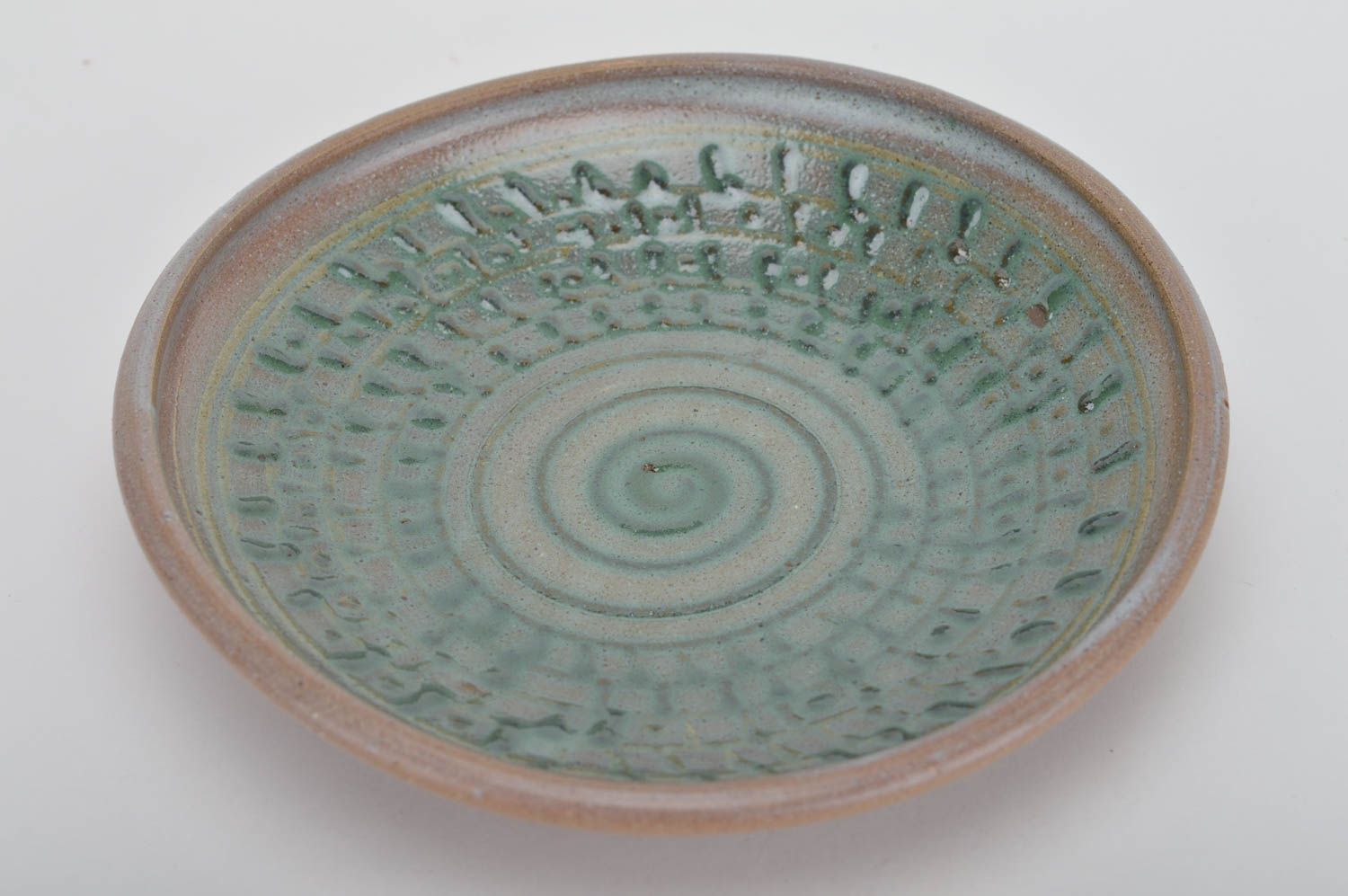 Красивая керамическая тарелка из красной глины с узором для декора Феерверк фото 2