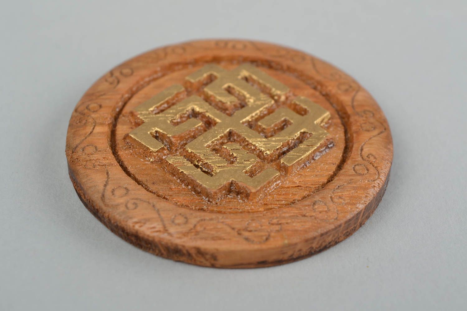 Holz Amulett für Schutz geschnitzt mit Bemalung für Haus handmade mit Symbolik foto 4