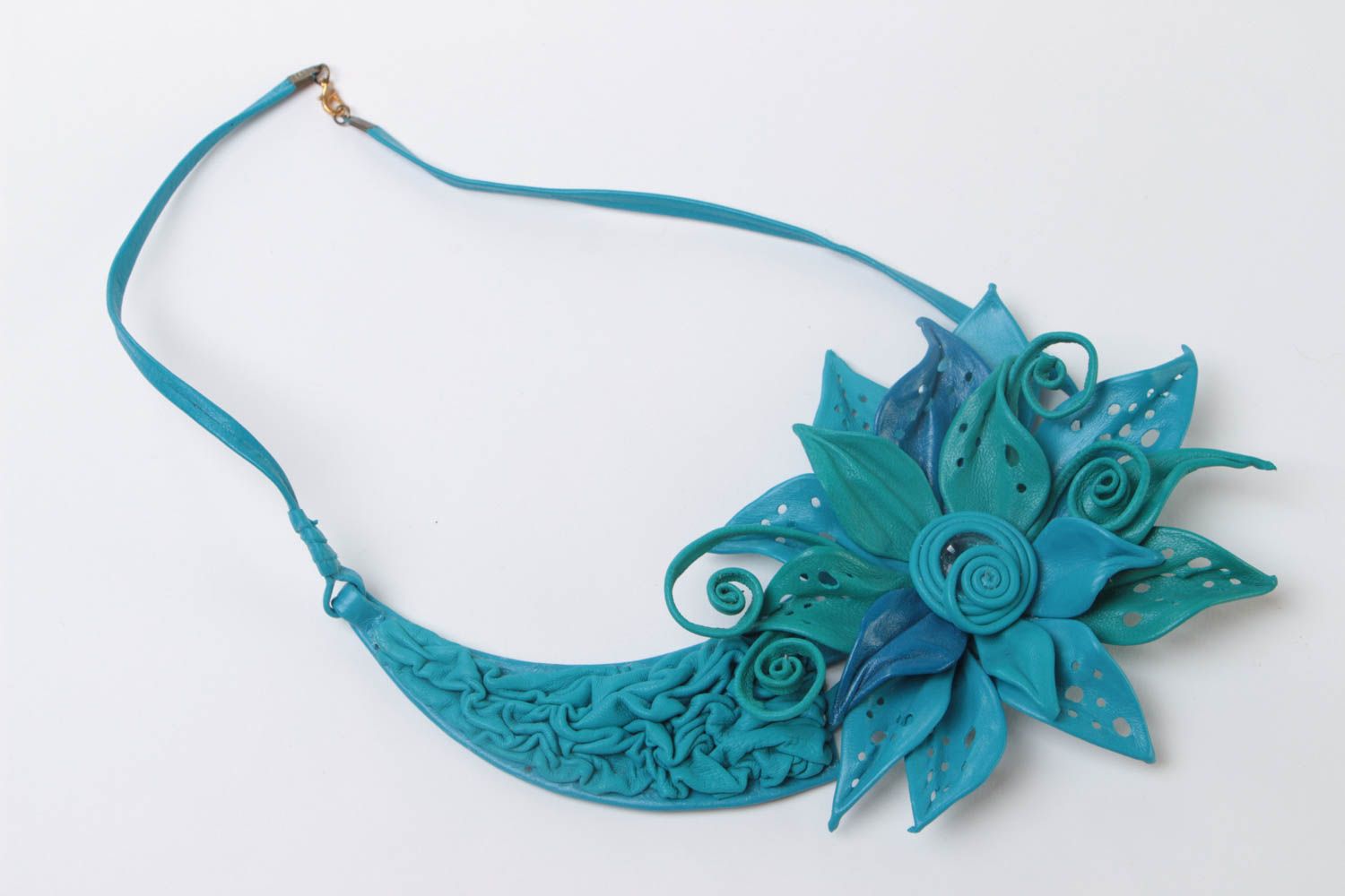 Collar de cuero natural hecho a mano original azul de flores estiloso bonito foto 2