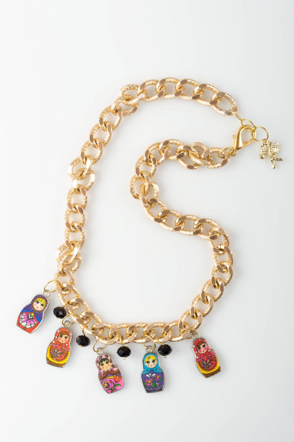 Collier chaîne avec pendentifs poupées russes en silicone multicolores fait main photo 2
