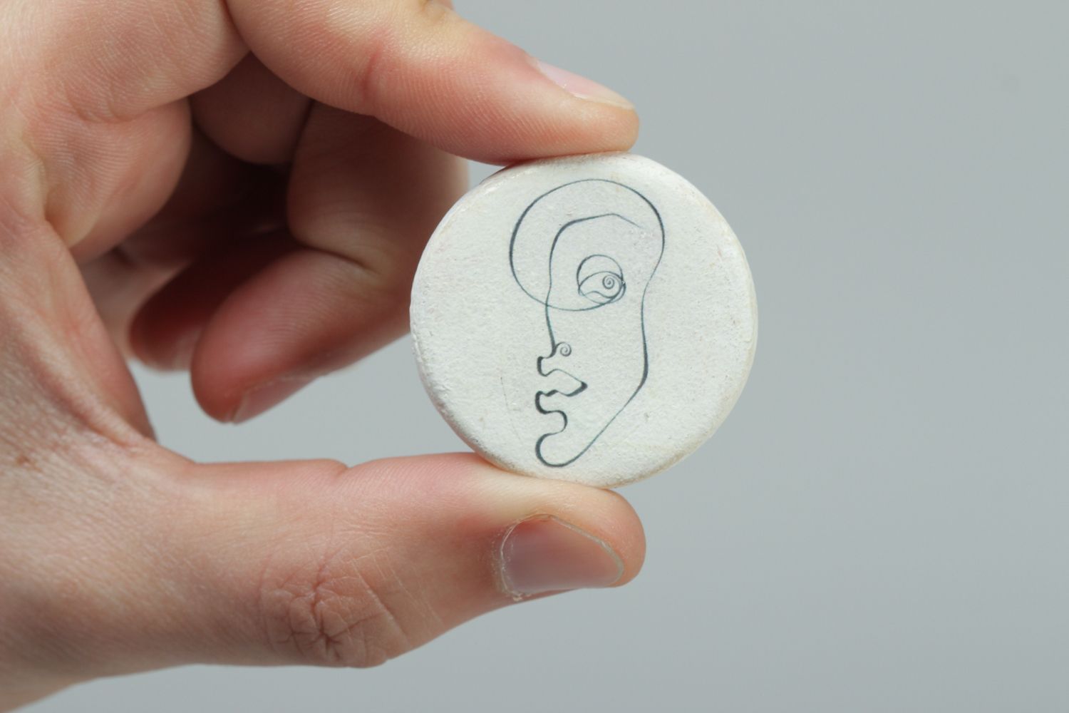 Handmade plastic fridge magnet Side-face photo 3