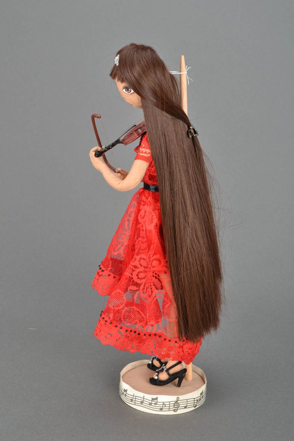 Bambola bella in stoffa fatta a mano pupazzo tessile originale con supporto
 foto 5