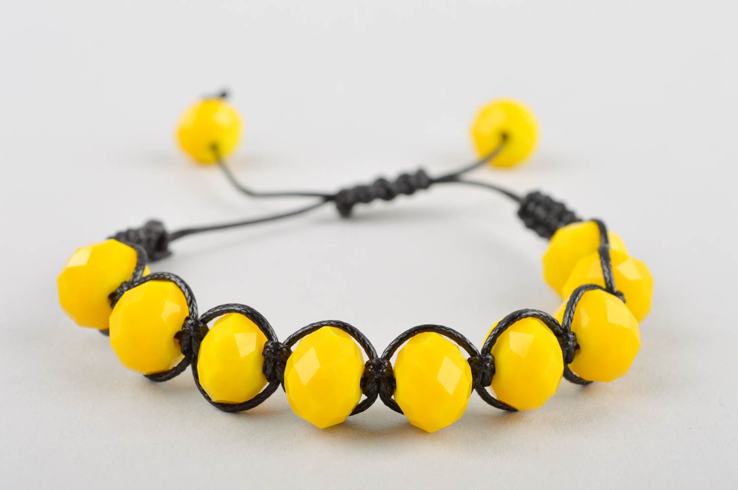 Bracelet fantaisie Bijou fait main perles jaunes lacet noir Accessoire femme photo 1