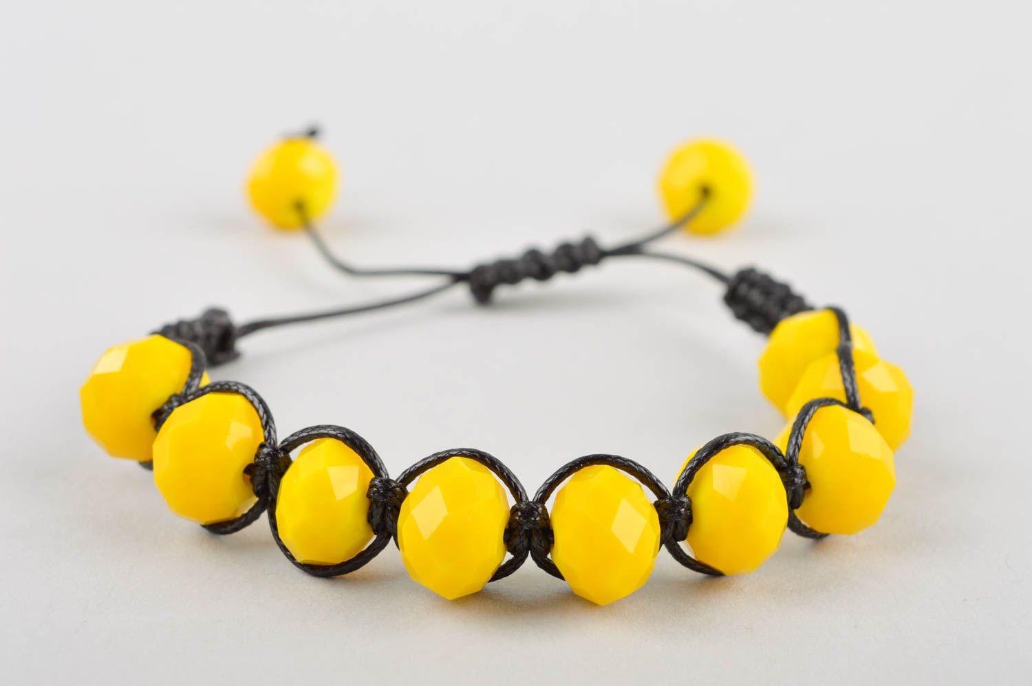 Bracciale shamballa d'autore fatto a mano accessorio giallo nero da donna
 foto 1