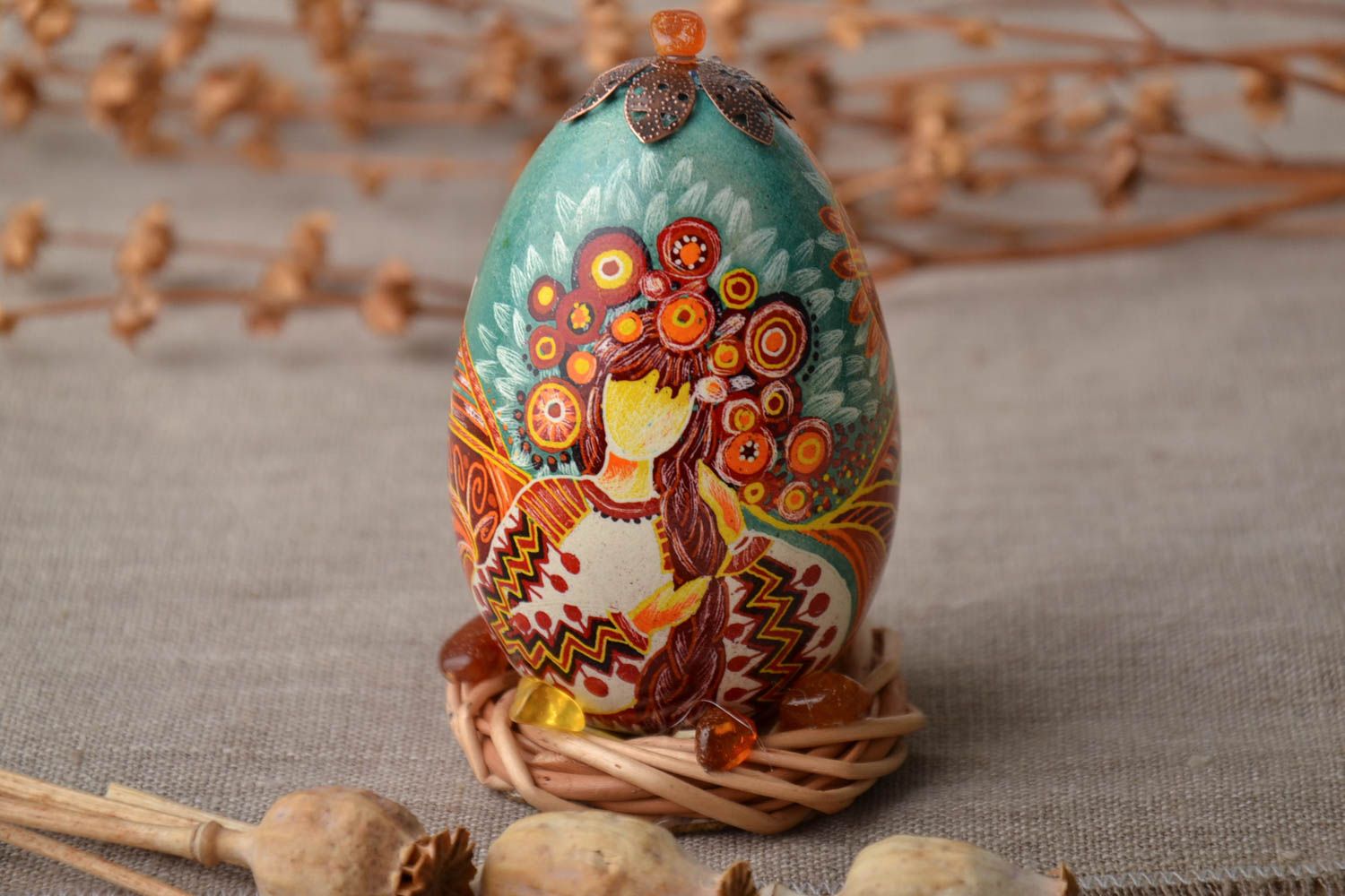 Oeuf de Pâques décoratif fait main original peint à beau motif sur support photo 1