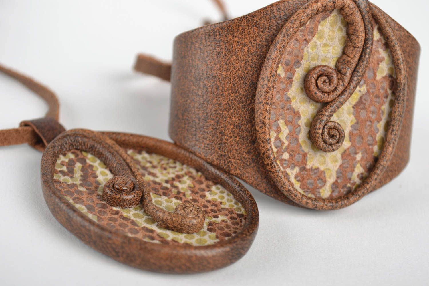 Handmade genuine leather vintage bracelet and pendant unique accessories photo 3