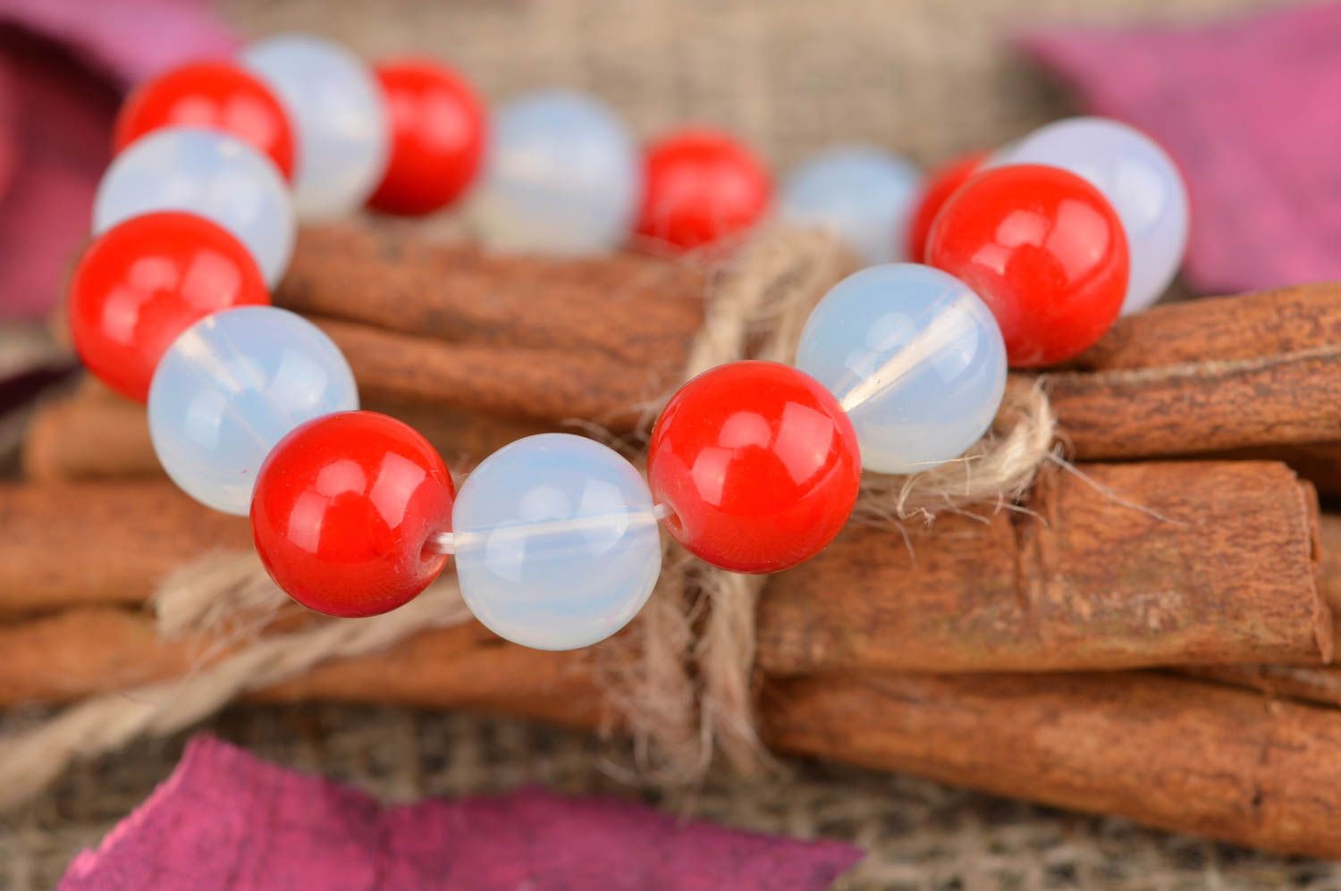 Bracelet en perles de fantaisie rouge et bleu fait main cadeau pour femme photo 1