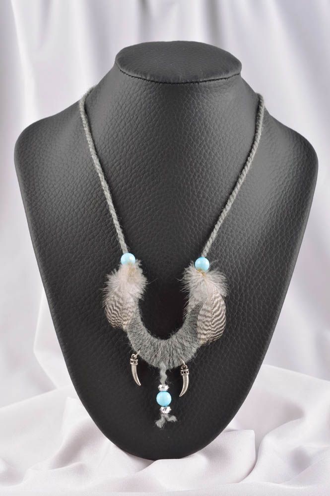 Gros collier Bijou fait main gris avec plumes Cadeau original pour femme photo 5