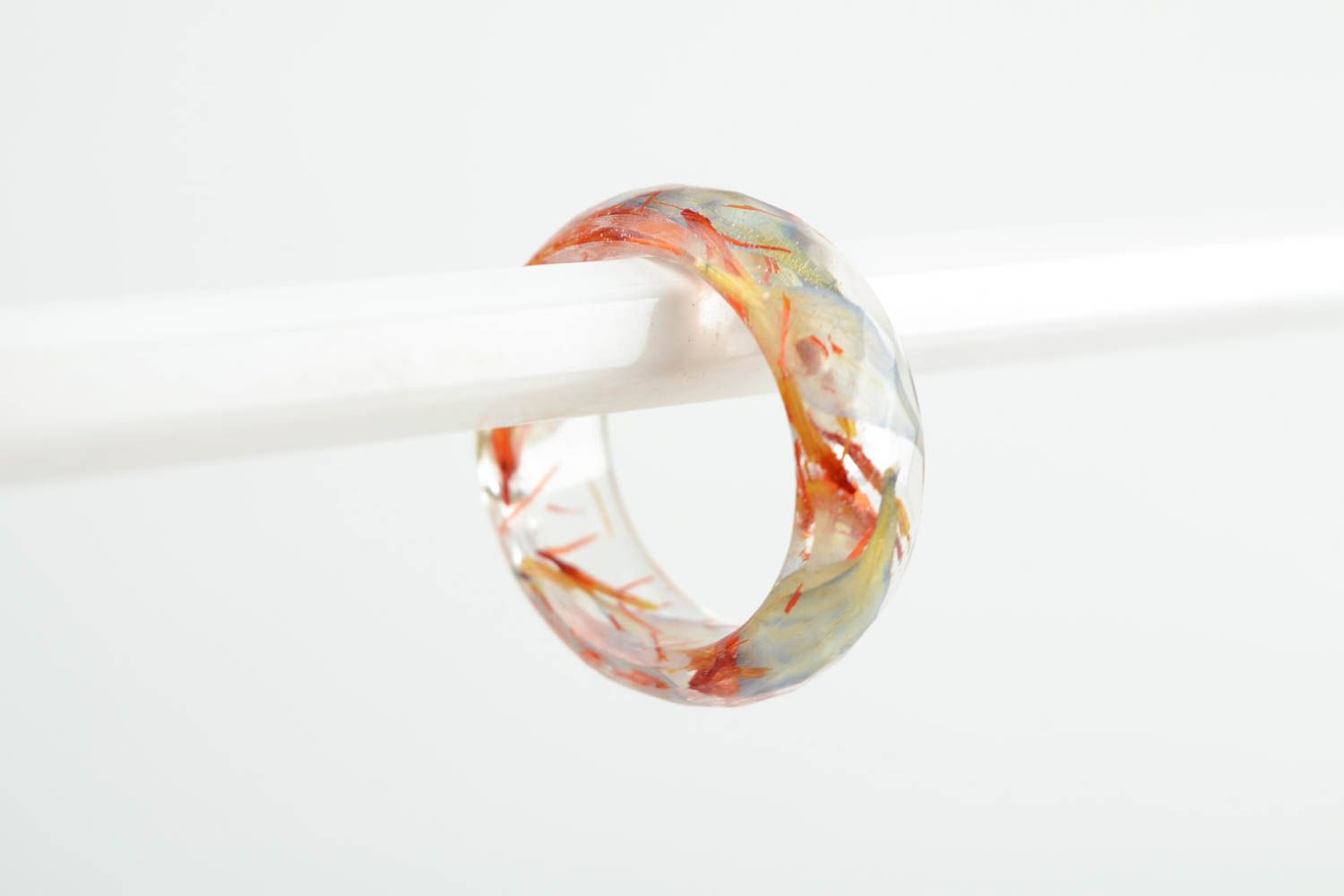 Кольцо с цветами женское кольцо ручной работы украшение из эпоксидной смолы фото 5