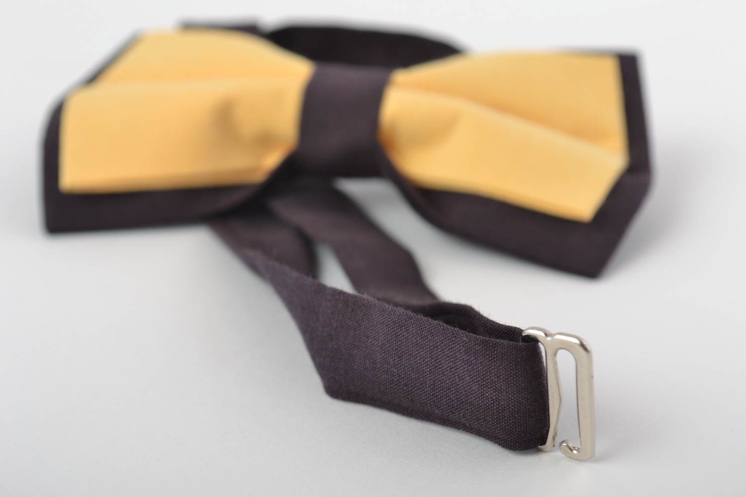 Контрастный хлопковый галстук бабочка ручной работы черный с желтым большой фото 5