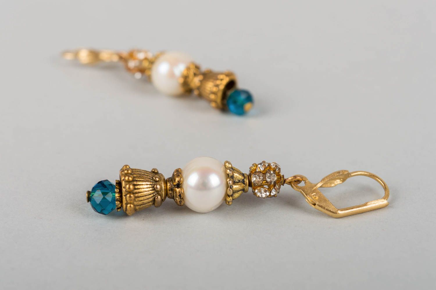 Handmade lange zarte Perlen Ohrringe mit Kristallen Designer Damen Accessoires  foto 5