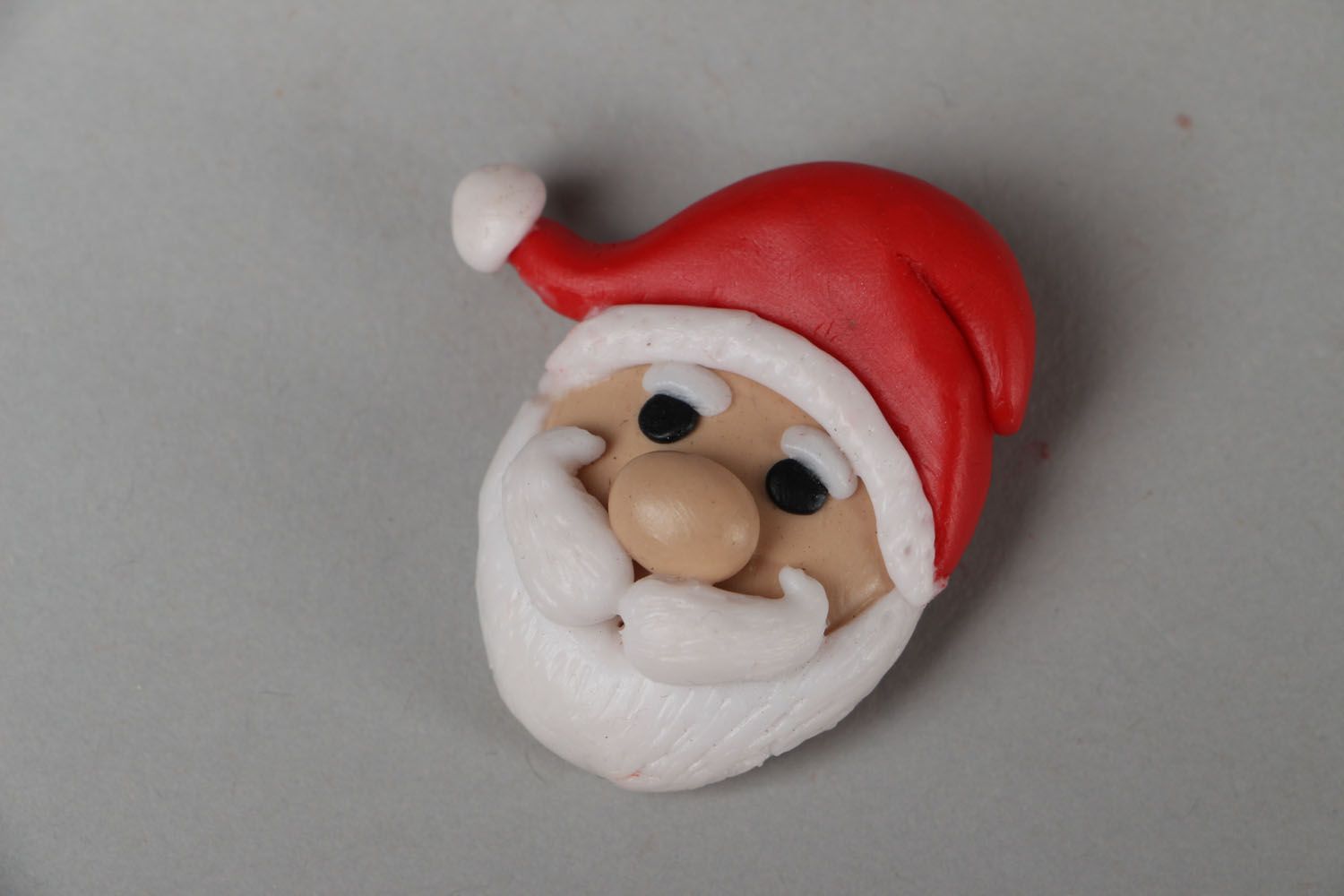 Broche original de arcilla polimérica “Papá Noel” foto 1