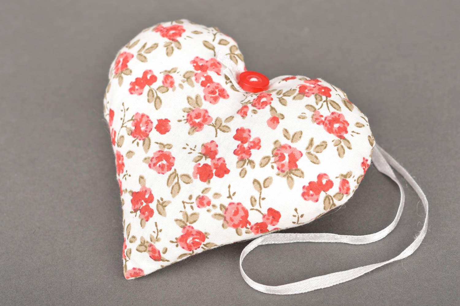 Мягкая подвеска из ткани для интерьера ручной работы в виде сердца красивая фото 2