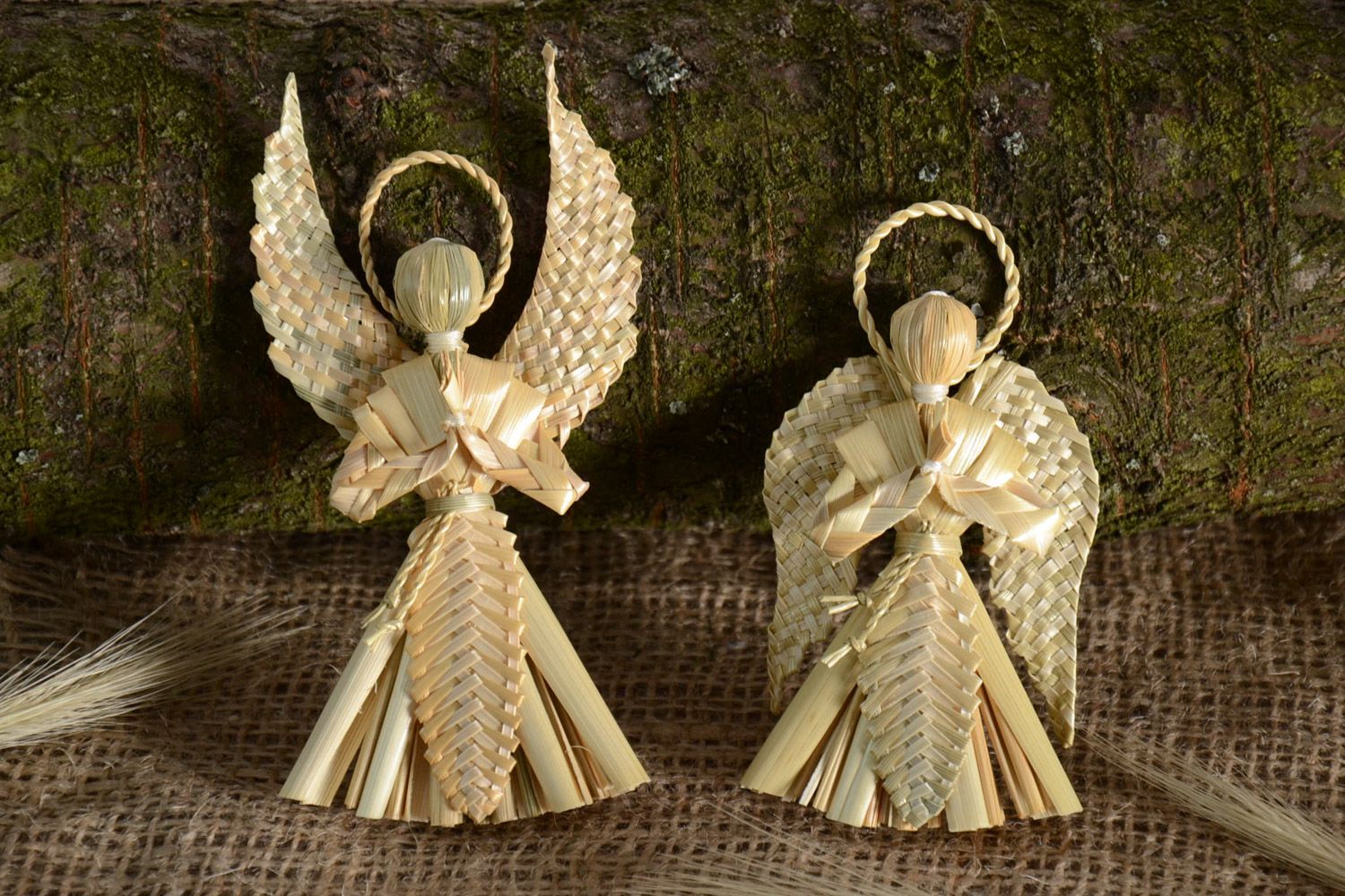 Set of 2 handmade decorative wall hanging figurines of angels woven of straw photo 1