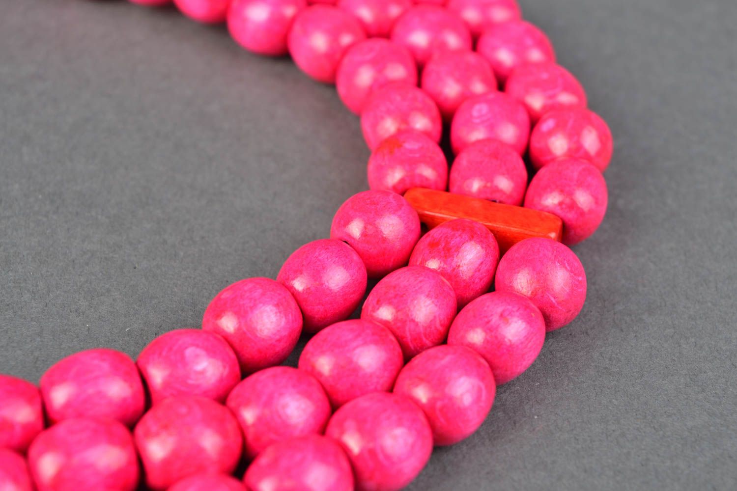 Pink handmade wooden bead necklace in three rows photo 3