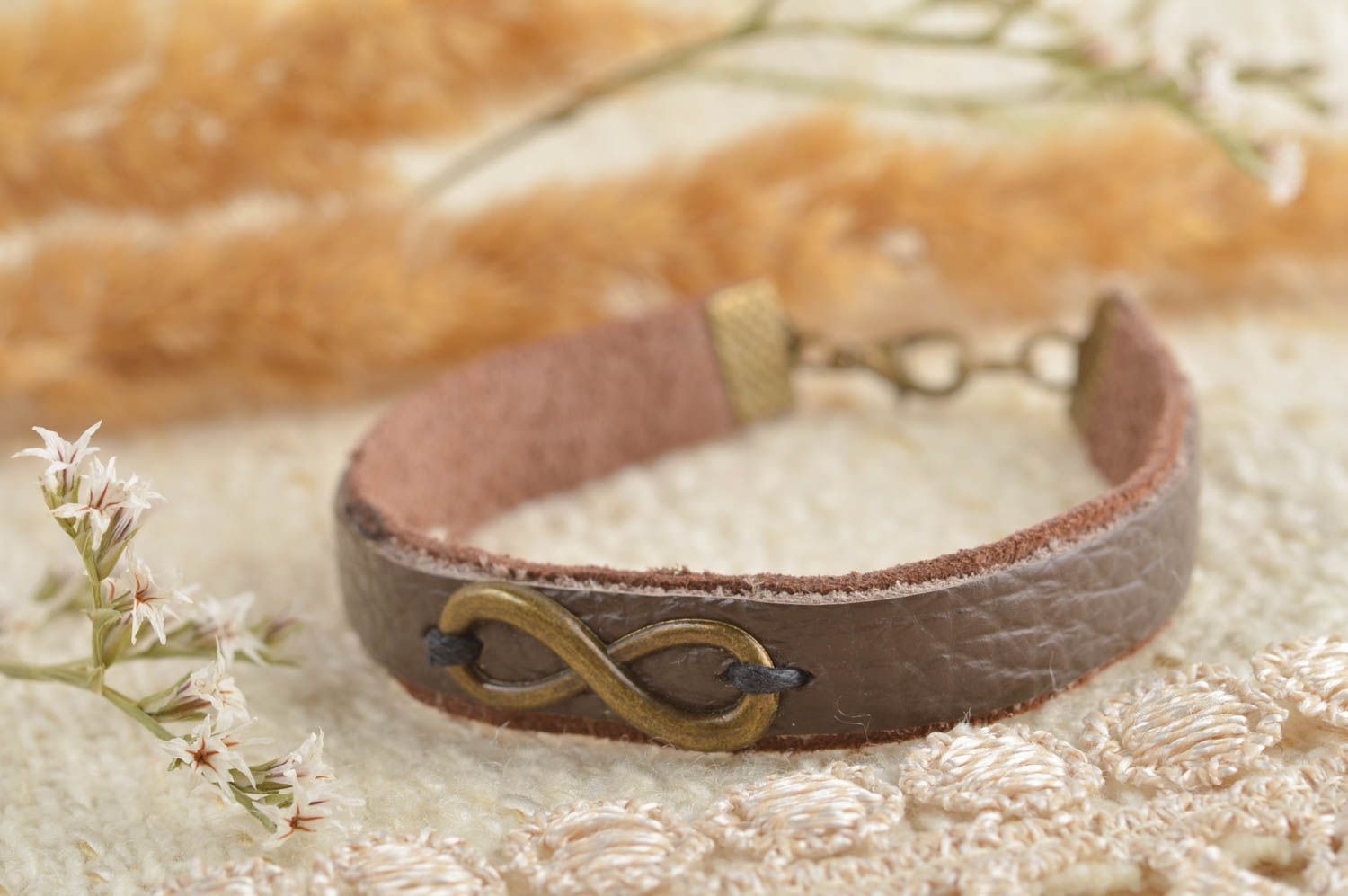 Pulsera hecha a mano accesorio de moda pulsera de piel marrón Infinidad foto 1