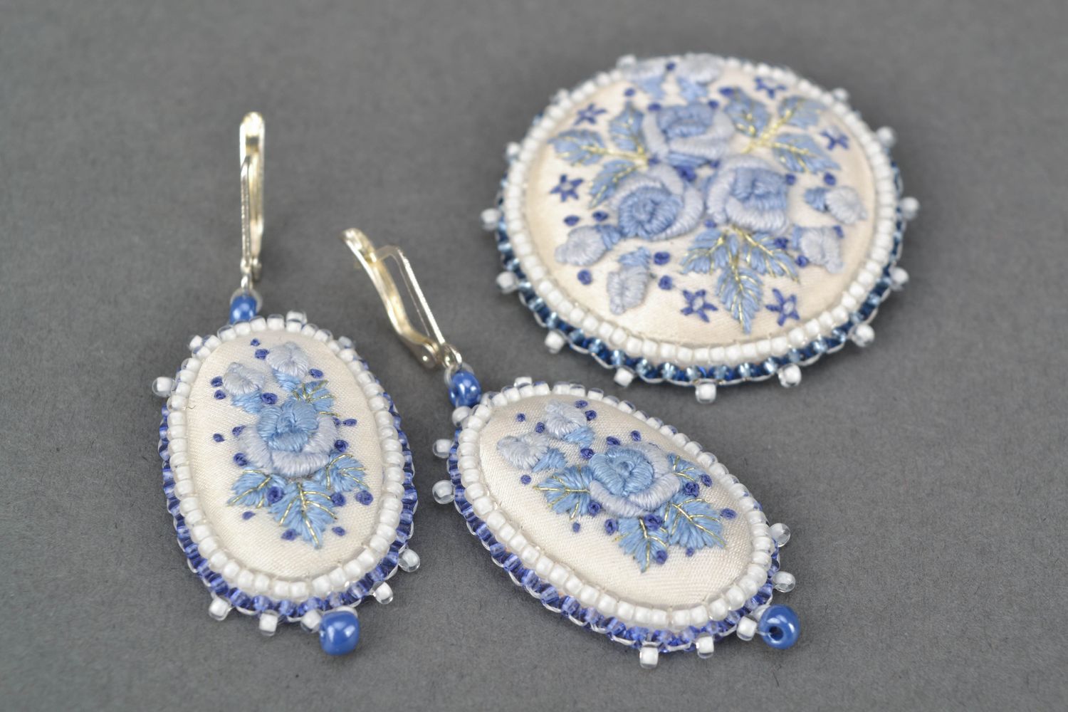 Satin stitch embroidered jewelry set photo 4
