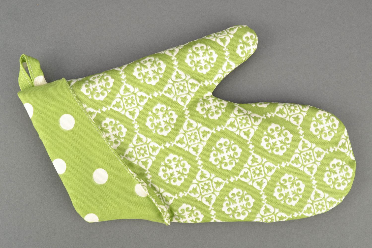 Oven mitt with lacy olive pattern photo 3